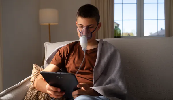 CPAP therapy explained beginners guide – patient wearing CPAP mask and using CPAP machine for the first time with clear demonstration of correct mask fitting, pressure settings, and proper CPAP therapy usage for effective sleep apnea treatment at home