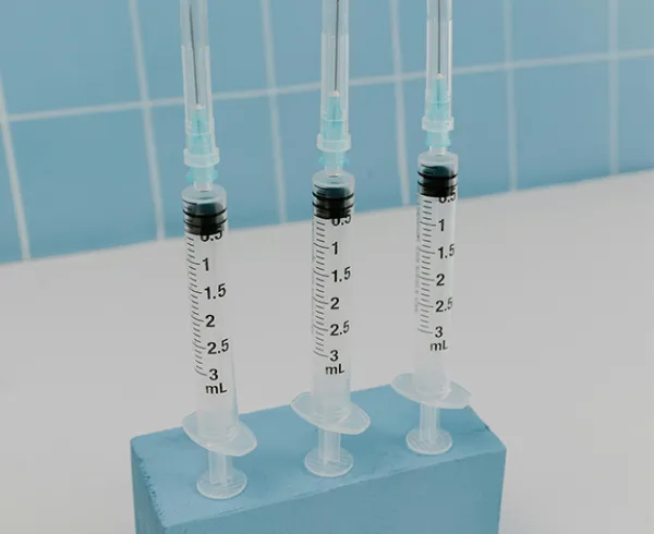 Programmable infusion system advanced syringe pump for precise and controlled medication delivery for ICU step-down post-surgical neonatal oncology palliative and chronic illness patients requiring accurate programmable intravenous drug infusion at home and hospital
