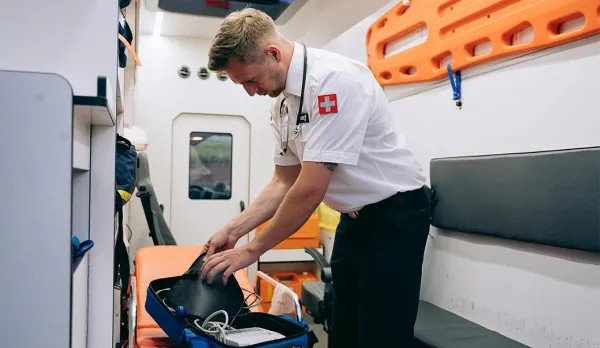 Best medical equipment rental service in Chennai – RentMedi's professional team delivering and setting up premium quality hospital grade medical equipment including hospital cot, oxygen concentrator, wheelchair, and patient monitoring devices for safe and comfortable home patient care across all areas in Chennai