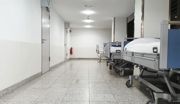 Hospital bed rental vs purchase comparison – side by side cost and benefit comparison of renting and buying a hospital bed showing financial advantages, flexibility, maintenance benefits, and long term value of hospital bed rental over purchase for home patient care and recovery